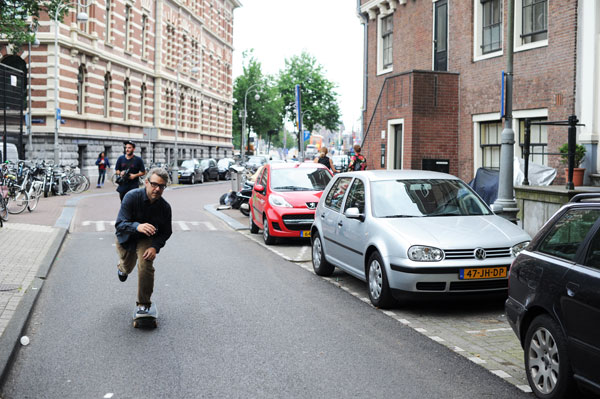 Amsterdam: Pushing through the streets